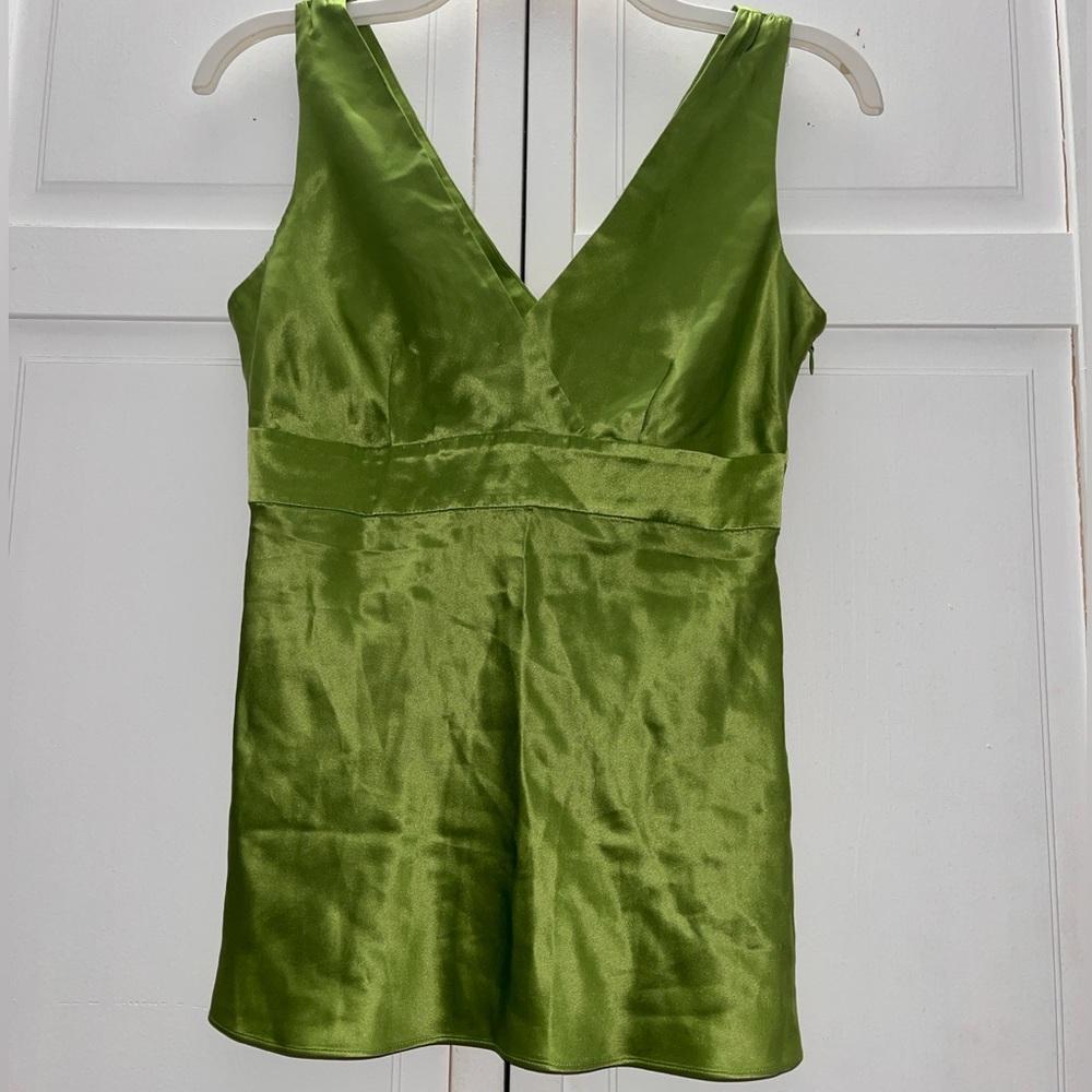 I•N•C GREEN 100% SILK TOP SIZE: 2